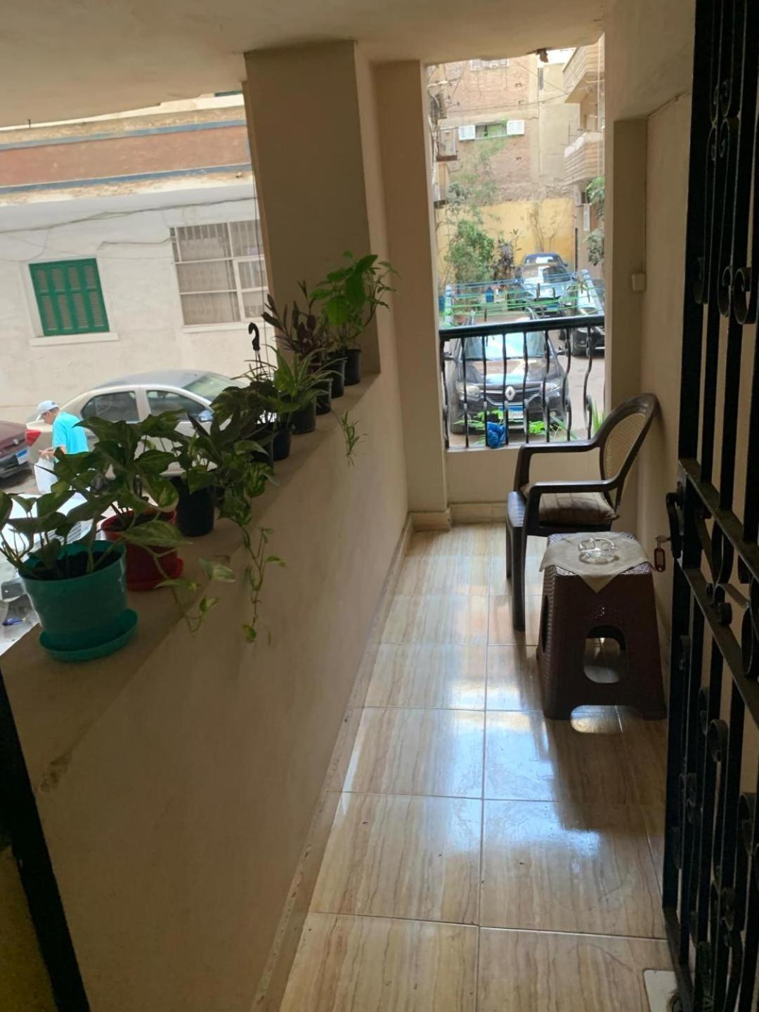 In Modern 2 Bedroom Flat With 3acs, 2flat Screen Tvs, Free Wi-fi Large Balcony In The Heart Of * Alexandrie